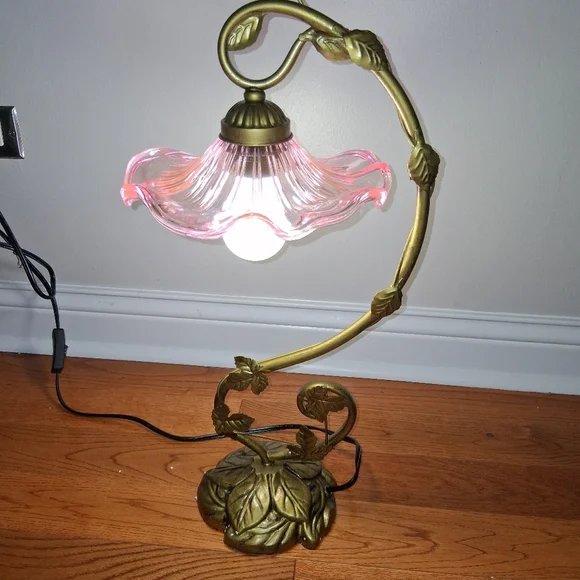 NIB Dolls Kill Dreamland Bloom Pink Table Lamp!! - Picture 14 of 16